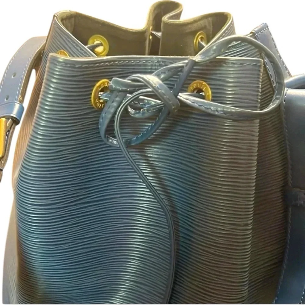 Vintage Louis Vuitton Epi blue leather bag with COA included
